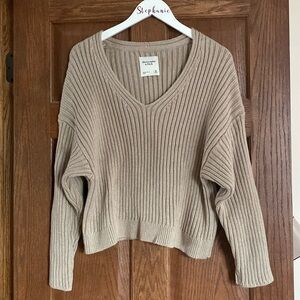 NWOT Abercrombie & Fitch v-neck sweater